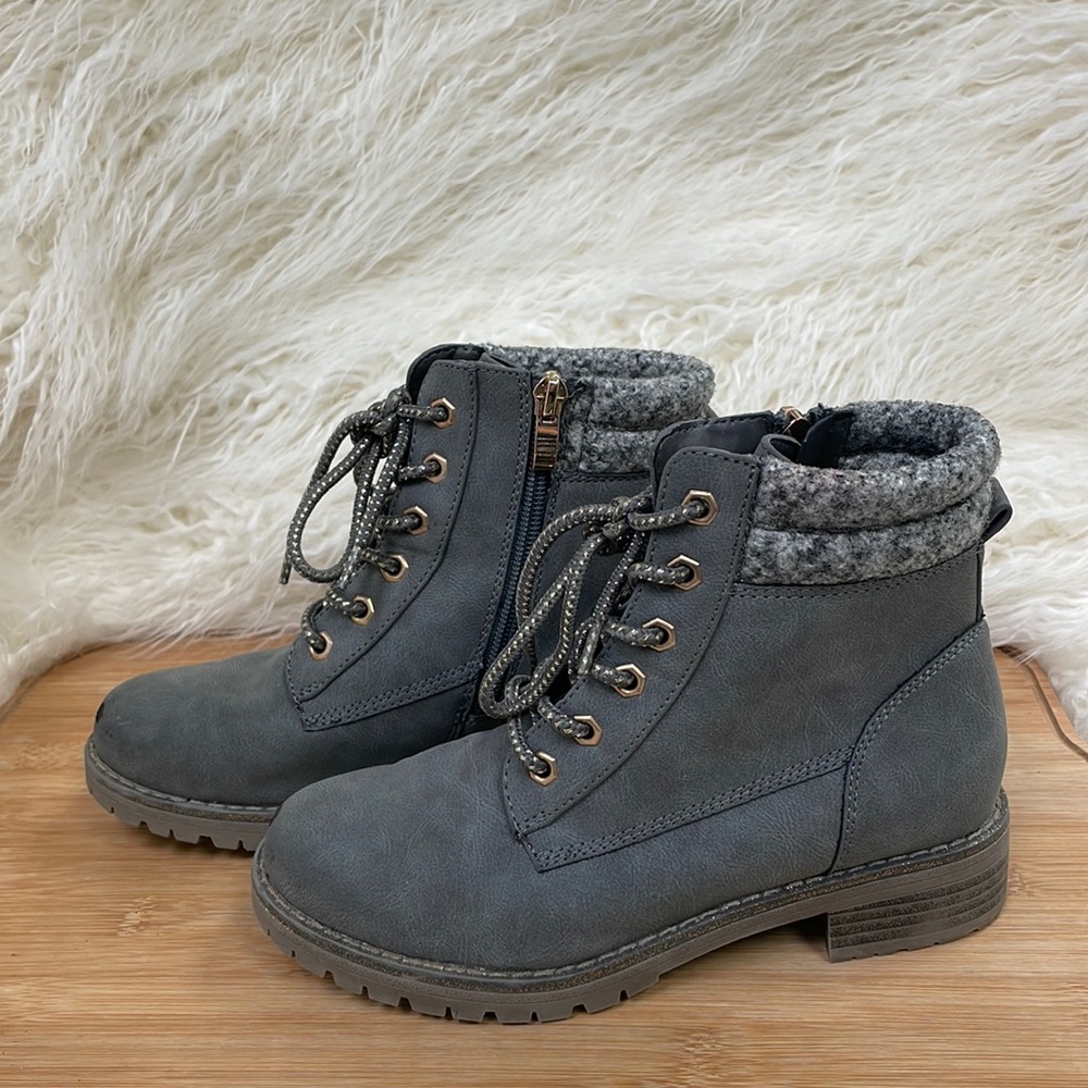 Sophie17 // Fleece Lined Lace Up Side Zip Bootie Grey Youth (Little Girl) size 2
